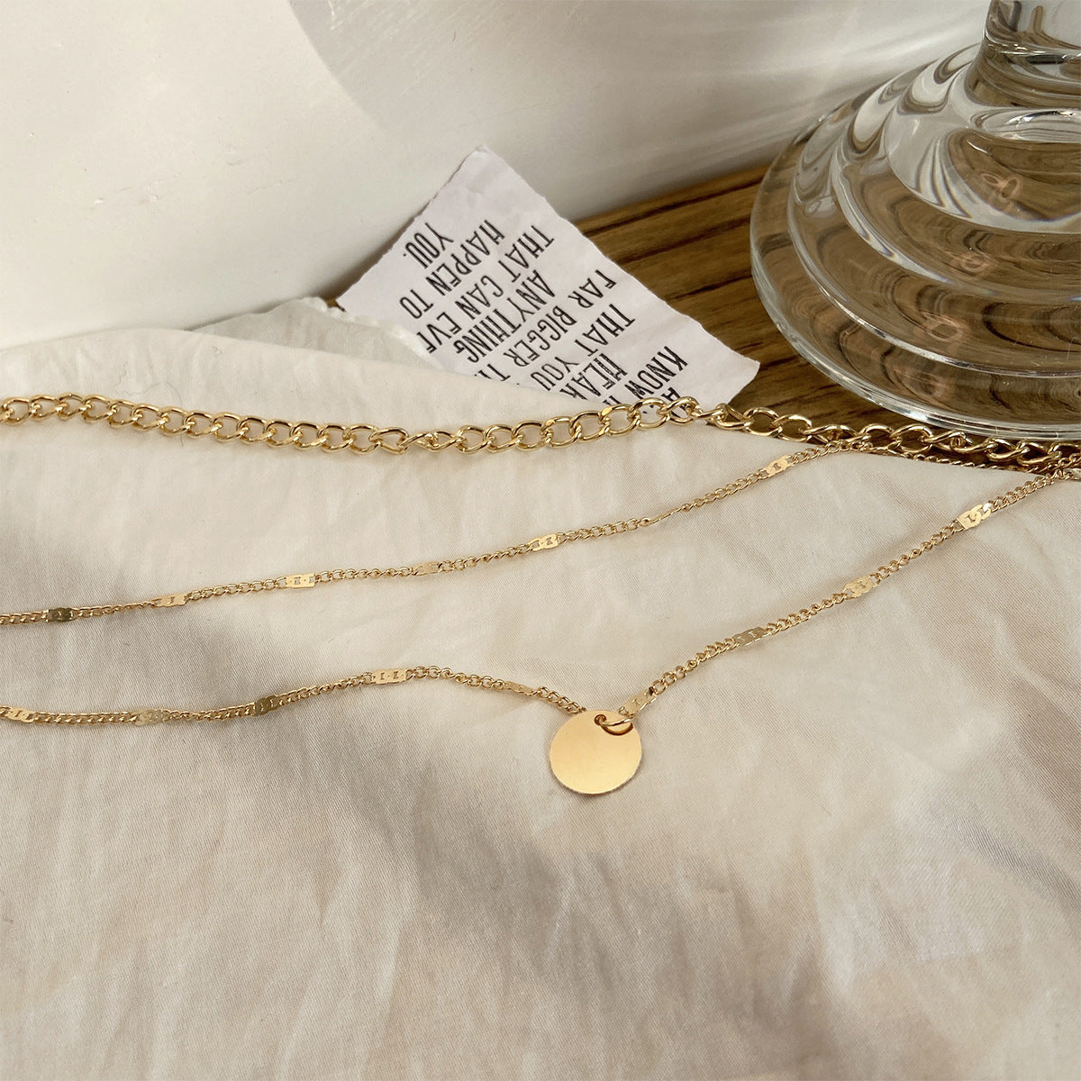 Collar multicapa con colgante para clavícula