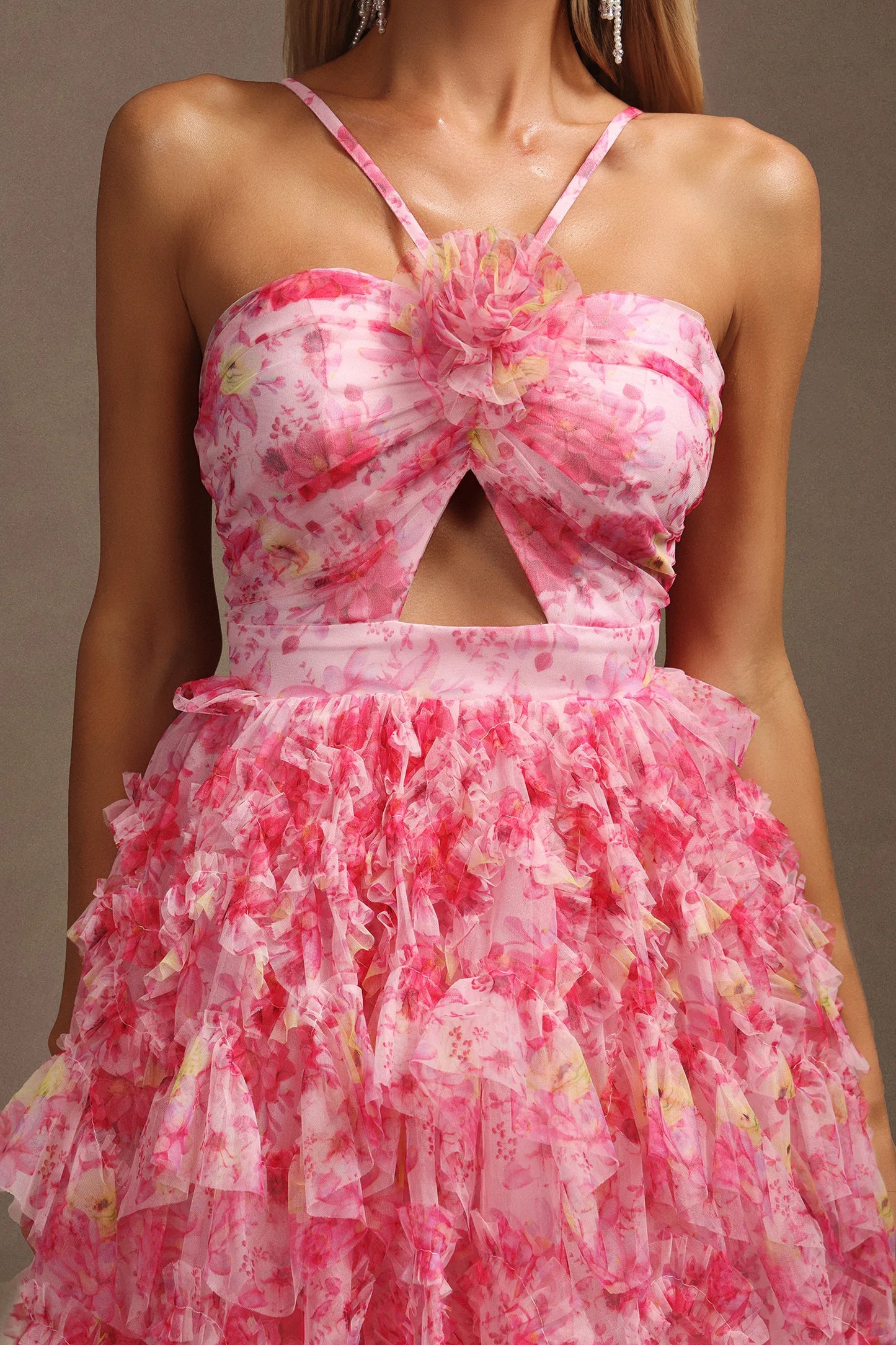 Chic Halter-neck Chiffon Mini Dress with Suspender Style