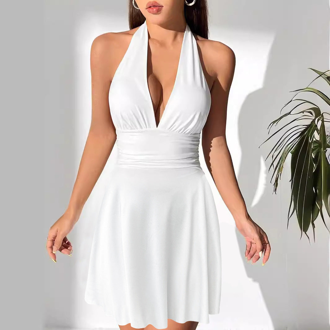 Vestido justo com decote em V e amarração, plissado