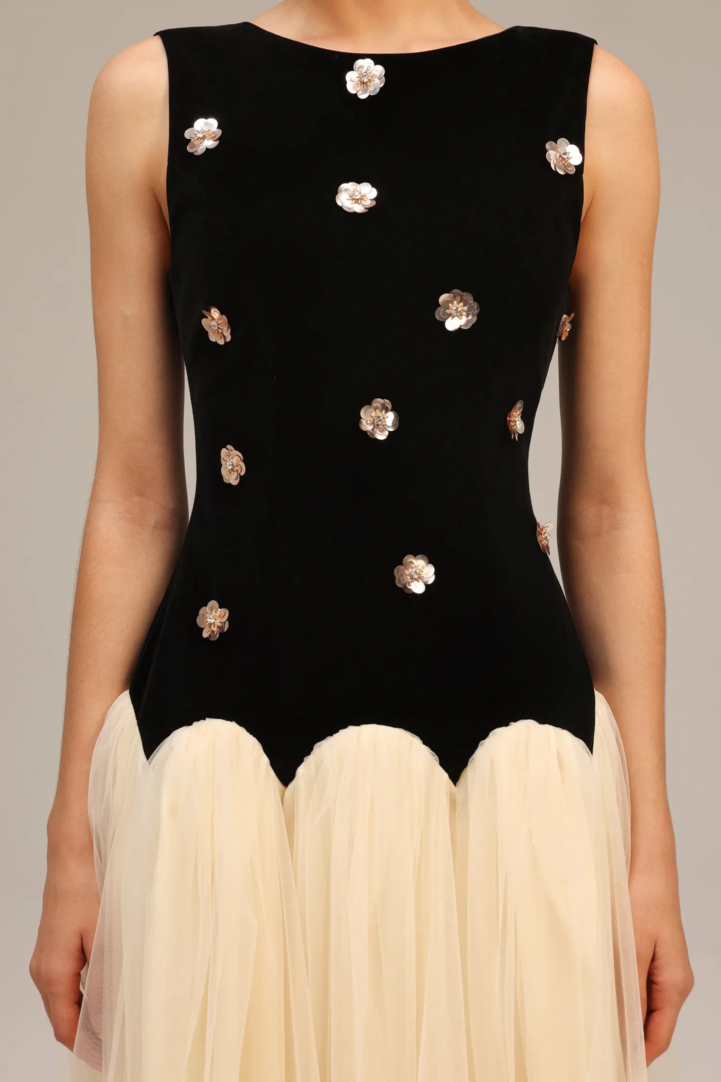 Roto | Sleeveless Sequin Flower Contrast Maxi Dress