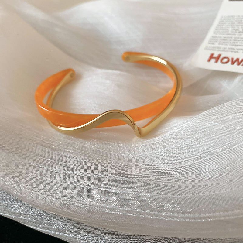 Pulseira de metal com placa de marisco branco para mulheres, abertura ajustável, 2 camadas, design leve, joias de luxo femininas, presentes